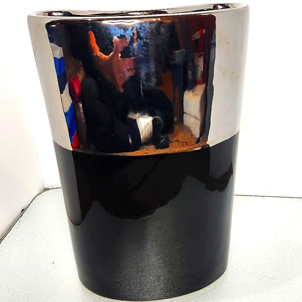Tahari glossy black and silver/chrome kidney shaped modern minimalist Large vase